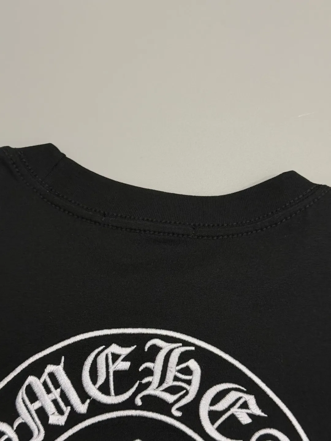 🅿️190 [High quality] Chrome hearts ss25 new first release latest short-sleeved round neck t-shirt, high-end customization, avant-garde and fashionable design! The brand logo is applied to the front and back cuffs using 100,000 needle embroidery techniques. High-end customized 280g fabric. Soft to the touch. Comfortable to wear. Exquisite stitching. Fine workmanship. The upper body effect is incomparably handsome! Same style for men and women, color: white, black size: S to xL